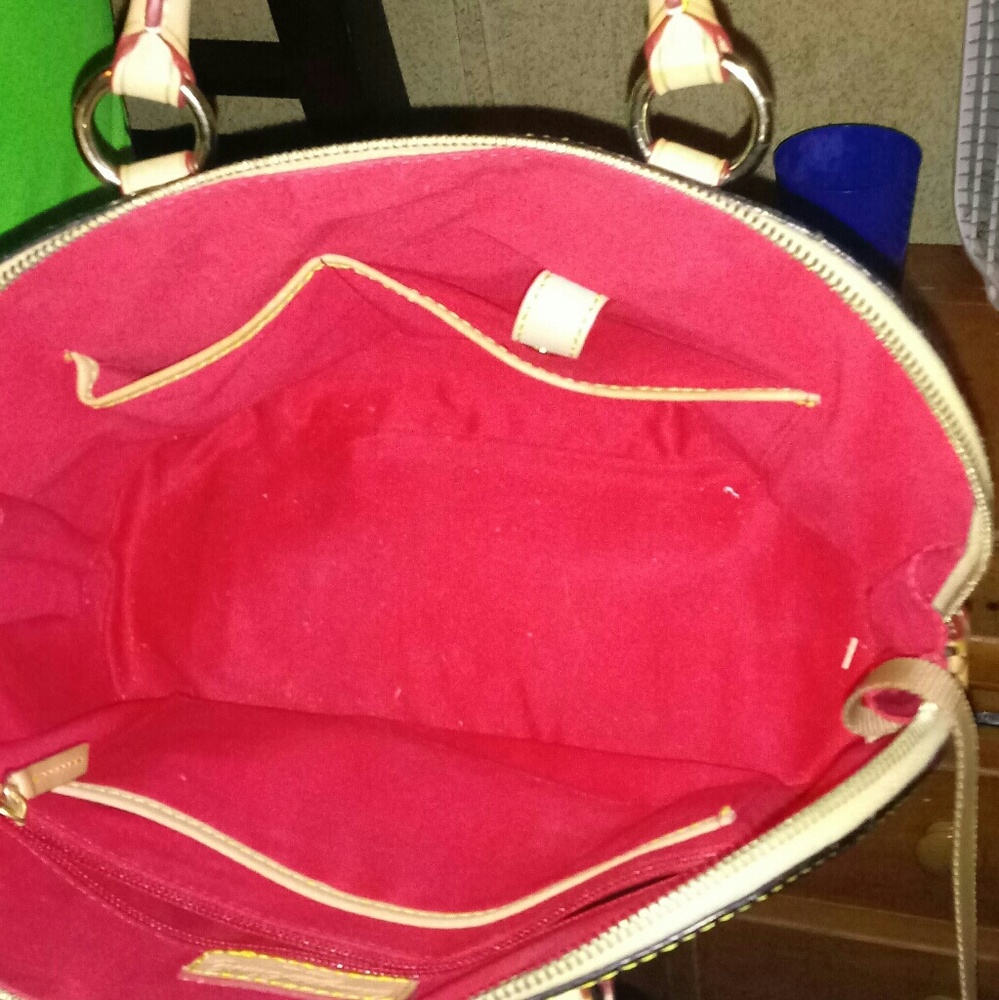 Dooney Bourke - Picture 6 of 6